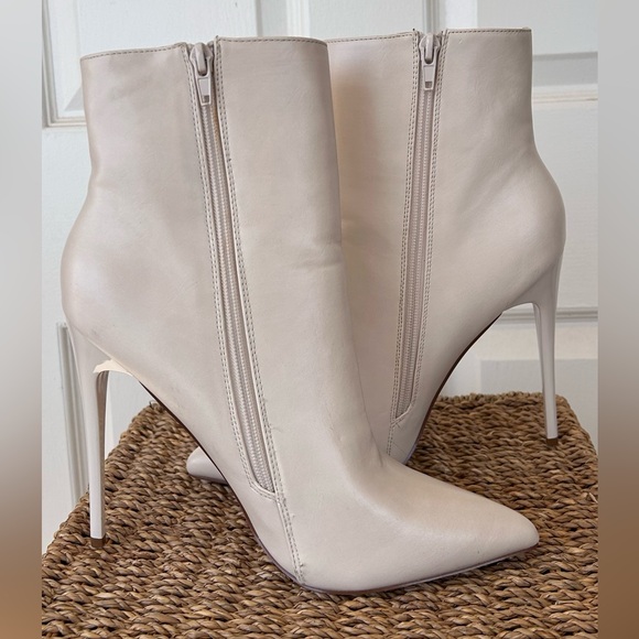 Just Fab Delphyne Bootie Side‎ Zip Stiletto Heel Off White Size 10 - Picture 1 of 12